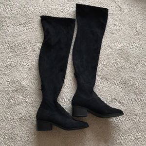 Over the knee stretch boot